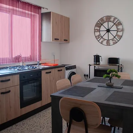 Two Bedroom In Bugibba * Σεντ Πόλς Μπέι